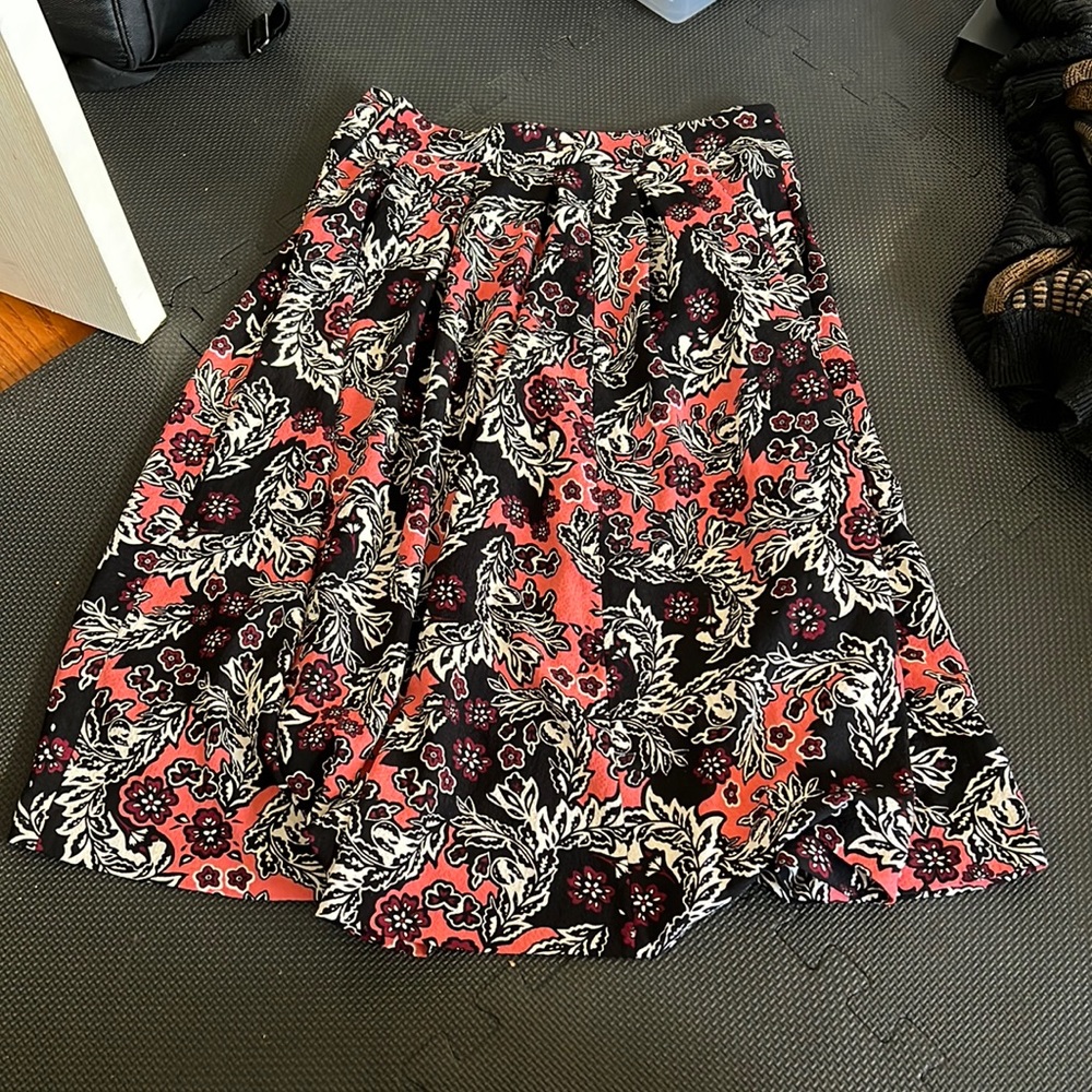Beautiful mid length skirt h&m size 8